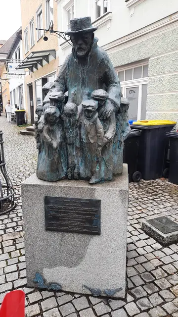 Denkmal für Janusz Konczak in Günzburg | Foto: Kristin Hätterich
