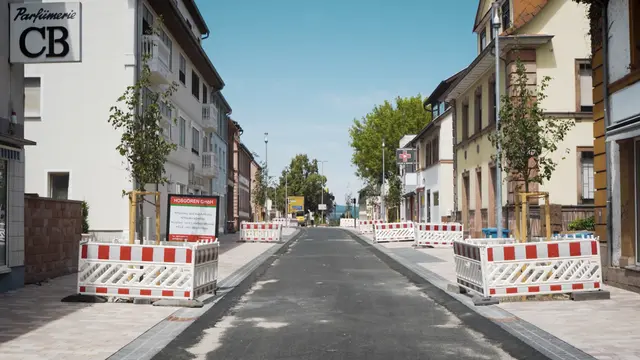 So sieht die neue Kaiserstraße aus: Der erste Bauabschnitt ist bereits fertiggestellt – mit neuen Gehwegen, Bäumen und mehr Aufenthaltsqualität. | Foto: Manuela Kraft
