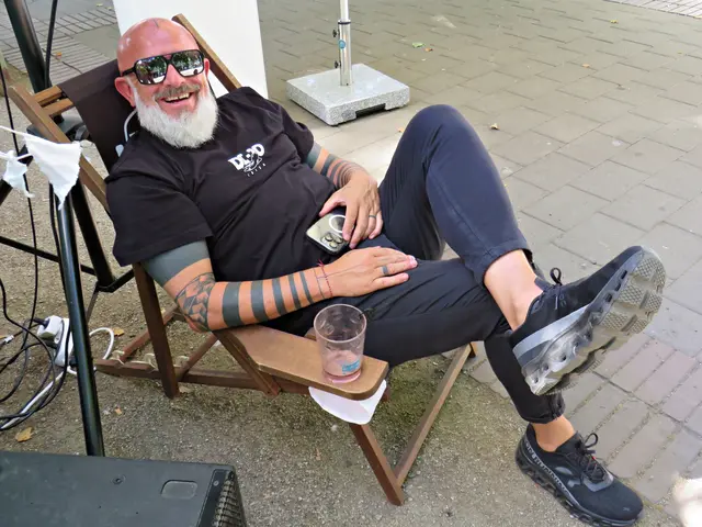 Auch DJ Didi gönnte sich noch ein wenig Ruhe im Liegestuhl | Foto: Brigitte Melder