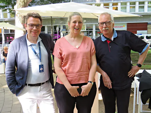 Stefan Tielkes (LUKOM), Anne Rasmussen (Leiterin BASF Gastronomie) und Wolfgang van Vliet (Vorstand GAG) | Foto: Brigitte Melder