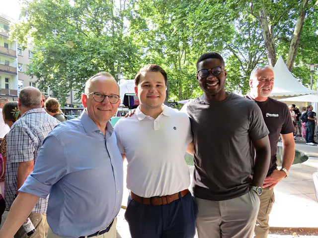 Klaus Blettner (CDU), neuer FDP Vorsitzender Anes Avdic, Raymond Höptner (CDU) | Foto: Brigitte Melder