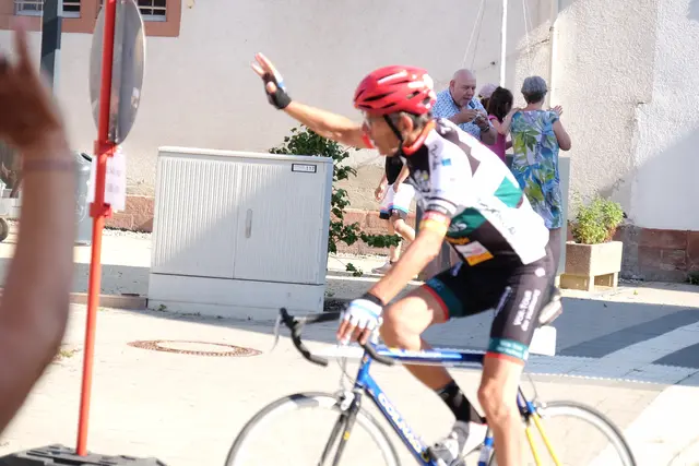 Einfahrt in Offenbach. Als "Tagesteamchef" hat Rudi Birkmeyer die Ehre an den Haltepunkten der 1. Etappe als Erster einzufahren! | Foto: Dieter Hammann