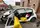 Durch die Wucht des Aufpralls wurde der Kleinwagen der Frau gedreht und kam auf dem Gehweg zum Stillstand | Foto: Polizeipräsidium Westpfalz