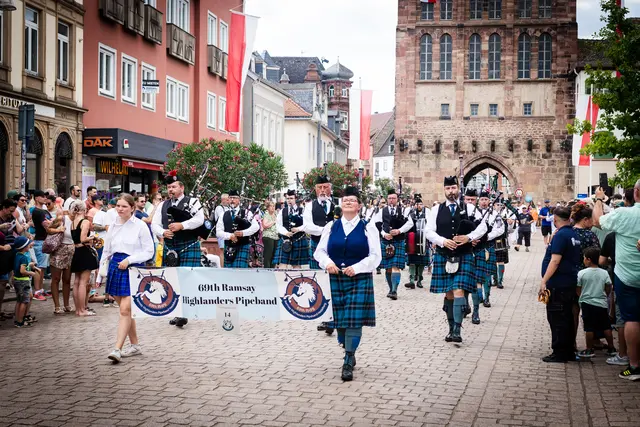 Dudelsackklänge vorm Altpörtel | Foto: Cornelia Bauer