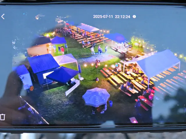 Drohnenaufnahme mit Blick auf das abendliche Fest | Foto: Brigitte Melder