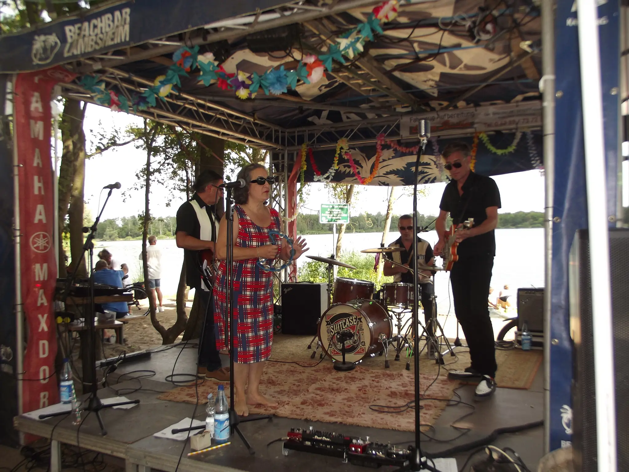 SUITCASE-of-GRACE-wieder-an-der-BEACHBAR