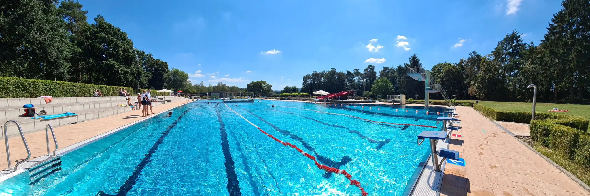 Sport-Spiel-und-Livemusik-Endless-Summer-Party-im-Freibad-Miesau