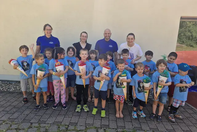 Freuen sich über die Schultüten vom CAP-Markt im Bahnheim: die Vorschulkinder der Kita Nussbäumchen | Foto: iKL/gratis