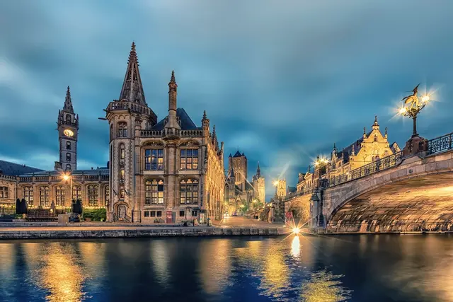 Gent empfängt Sie mit einer faszinierenden Mischung aus mittelalterlicher 
Architektur und lebendiger Studentenatmosphäre bei der 20. Leserreise | Foto: Stockbym AdobeStock