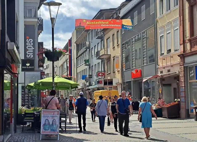 Am späten Dienstagnachmittag entdeckte ein Angestellter eines Bekleidungsgeschäfts in der Fackelstraße zwei verdächtige Frauen beim mutmaßlichen Ladendiebstahl | Foto: Monika Klein