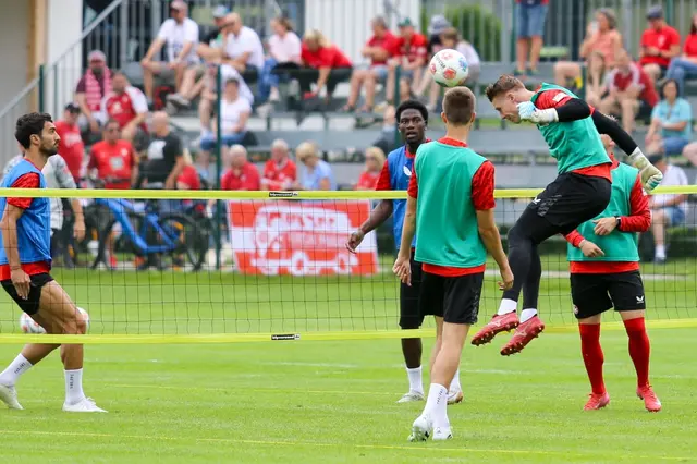 Ein bisschen Spaß wie hier beim Fußball-Tennis muss auch immer mal wieder sein | Foto: Thomas Hilmes