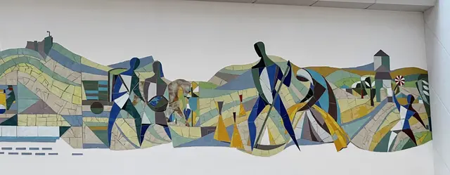 Abstrakte Wandgestaltung von Hein Halfen in der Sparkassenfiliale Bad Bergzabern. | Foto: Mosaik in der Sparkasse