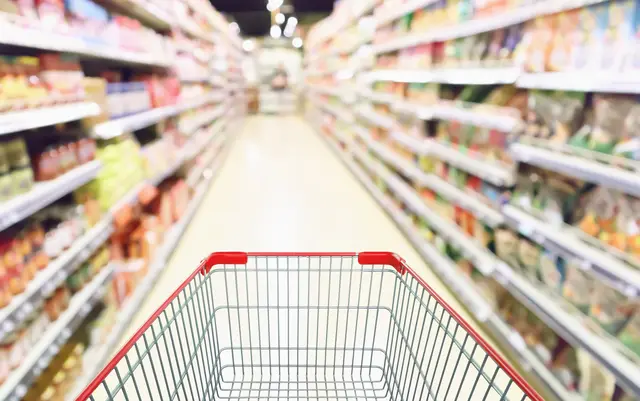 Am Donnerstagnachmittag kam es in einem Discounter in der Königstraße in Kaiserslautern zu einem organisierten Ladendiebstahl | Foto: Piman Khrutmuang/stock.adobe.com