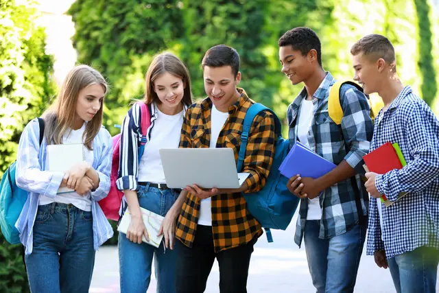 Studierende können sich jetzt noch an der Hochschule Kaiserslautern fürs Wintersemester einschreiben | Foto: Pixel-Shot/stock.adobe.com