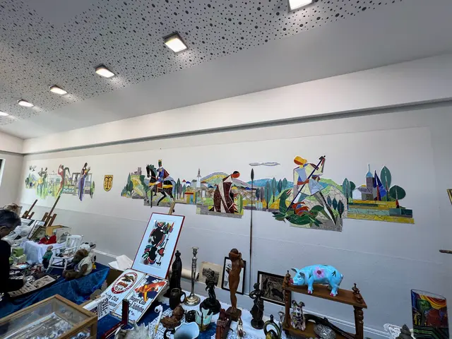 Mosaikwand in der Klingbachhalle Klingenmünster , fotografiert  während eines Kunstmarkts. | Foto: Klingbachhalle Klingenmünster