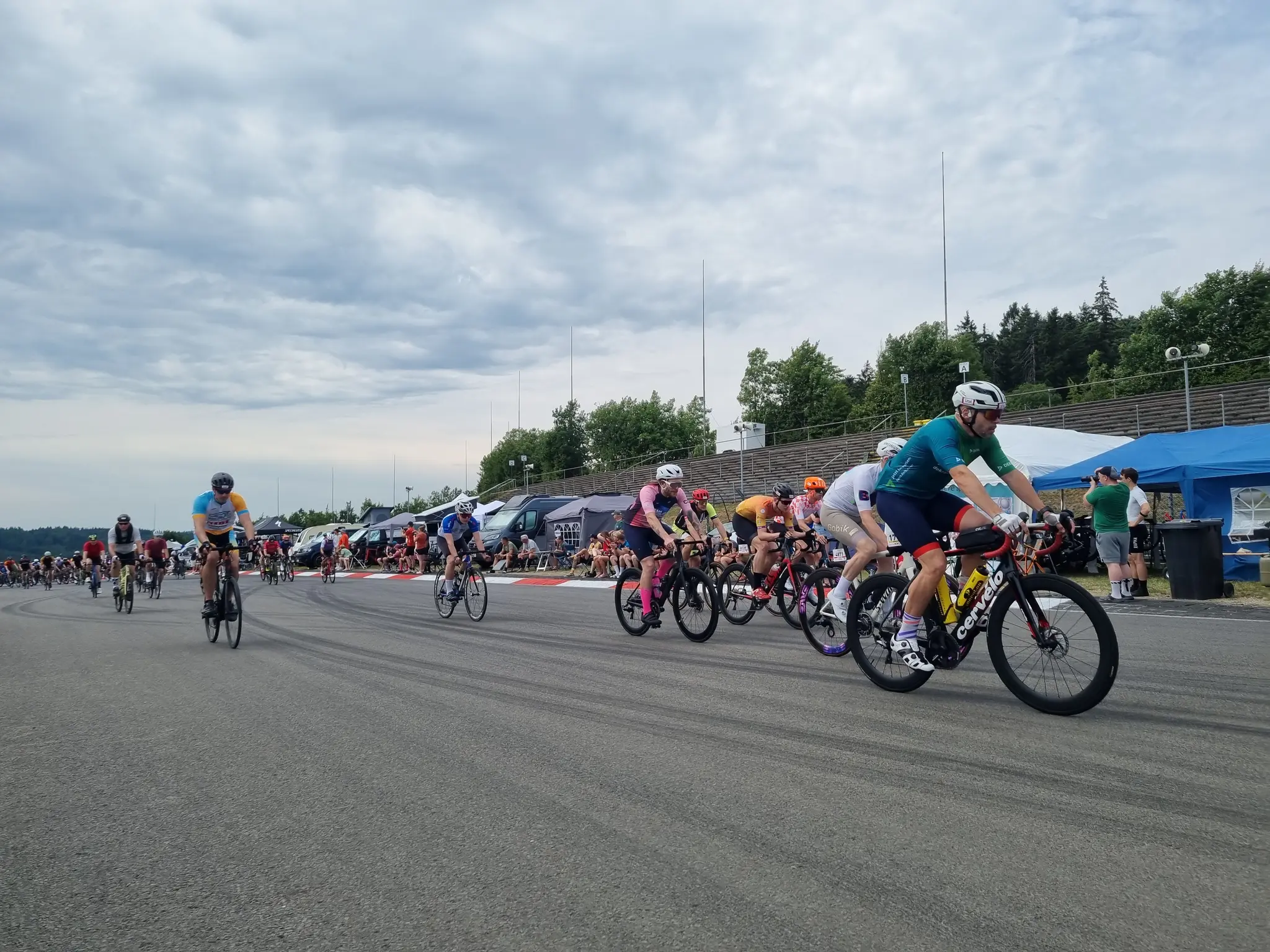 Es-geht-rund-bei-Rad-am-Ring