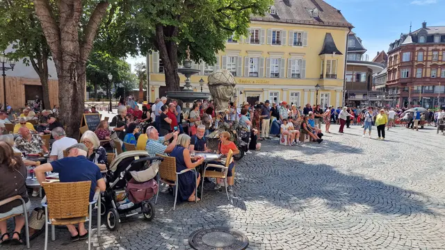 Jede Menge los auf dem Martinsplatz | Foto: Ralf Vester