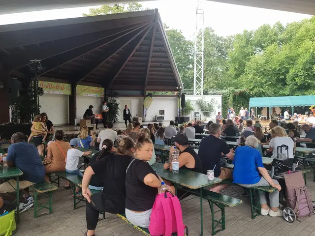 Geselliges Beisammensein an der Konzertmuschel. | Foto: BAS