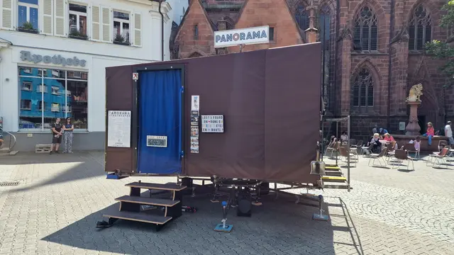 Das Panorama Kino Theatre  auf dem Platz vor der Stiftskirche verwandelt die Realität in ein Abenteuer | Foto: Ralf Vester