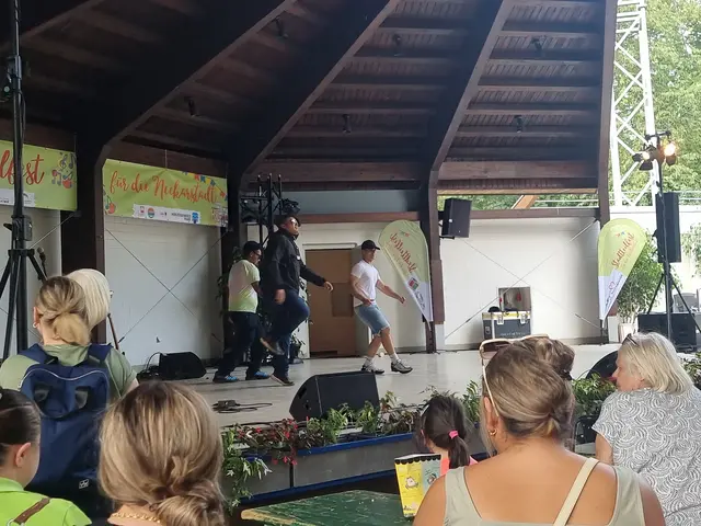 Das Jugendhaus Herzogenried begeisterte mit diversen Tanzgruppen... | Foto: BAS