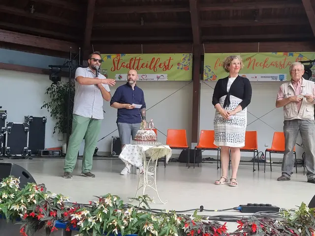 Eröffneten das Fest: Benjamin Klingler (Quartierbüro Wohlgelegen), Steffen Gassenferth (Quartierbüro Herzogenried), Bürgermeisterin Diana Pretzell und Thomas Trüpper als Vorsitzender der Interessengemeinschaft Herzogenried e.V. (von links) | Foto: BAS