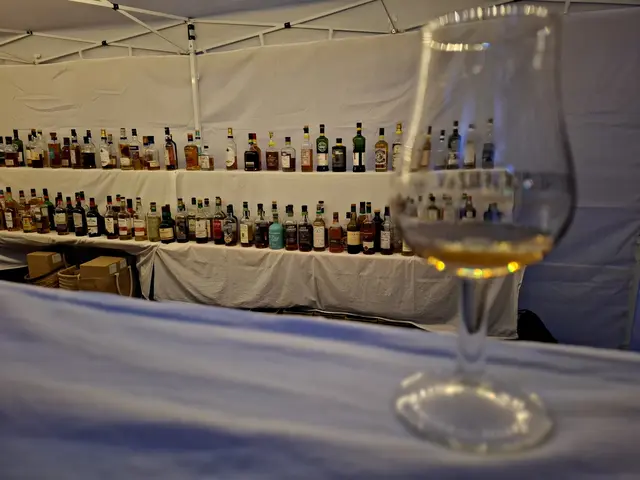 Fein säuberlich aufgereihte Whisky-Sorten | Foto: Brigitte Melder