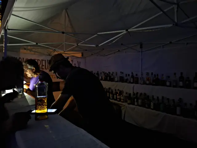 Mit Taschenlampen auf Suche gehen | Foto: Brigitte Melder