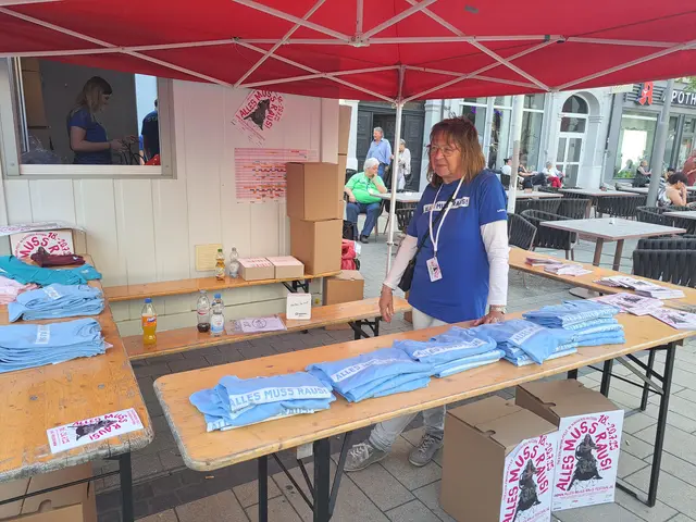 Am Kiosk auf dem Schillerplatz gab es unter anderem Infos Programmbroschüren | Foto: Monika Klein