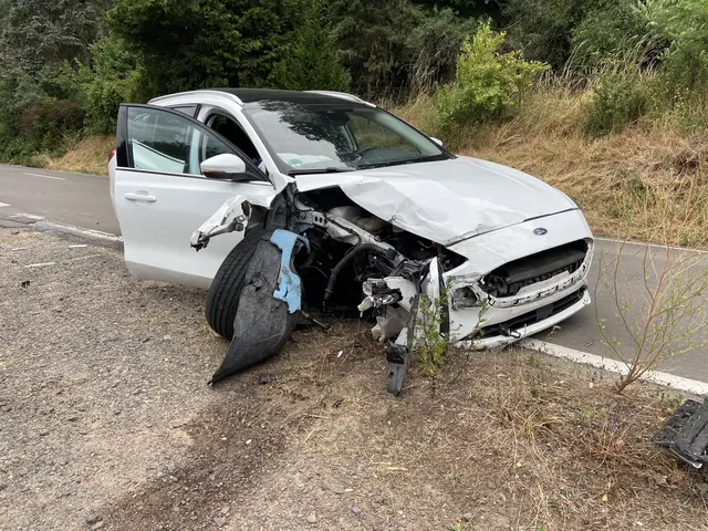 Bei dem Unfall wurden die beteiligten Pkw völlig zerstört. | Foto: Polizei Grünstadt 