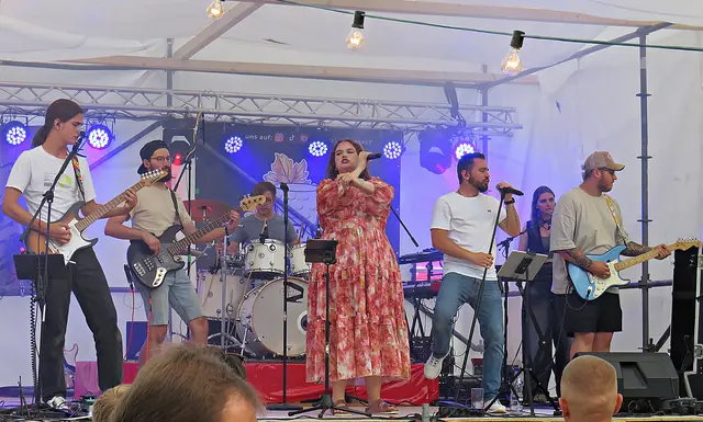 Eine ganz tolle junge Band "Weinstrasse99" | Foto: Brigitte Melder