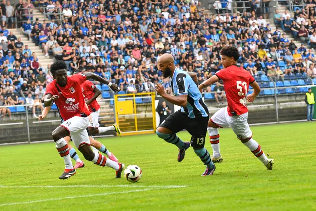 Terrence Boyd spielt im Saisoneröffnungsspiel 2024 gegen den RWD Molenbeek den Ball. | Foto: PIX-Sportfotos/Michael Ruffler