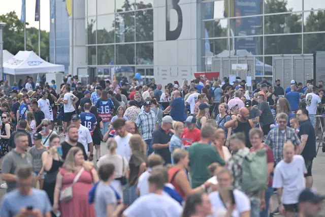 Bei der Boys are back in Town-Party 2024 der Adler Mannheim, herrschte großer Andrang. | Foto: Bamberger/PIX-Sportfotos