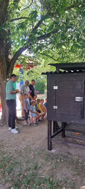 Dominik Wittmann, VR Bank, Bernd Johann und Christoph Schmitt  | Foto: Nicole Peschke