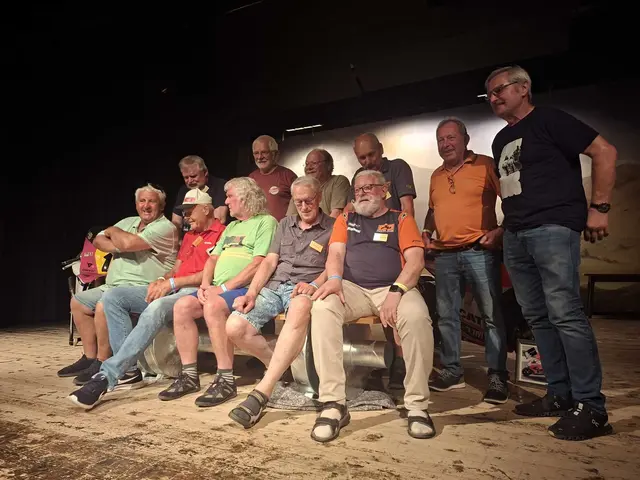 Gruppenfoto der Rennfahrer in der Festhalle | Foto: Marcel Uhlmann