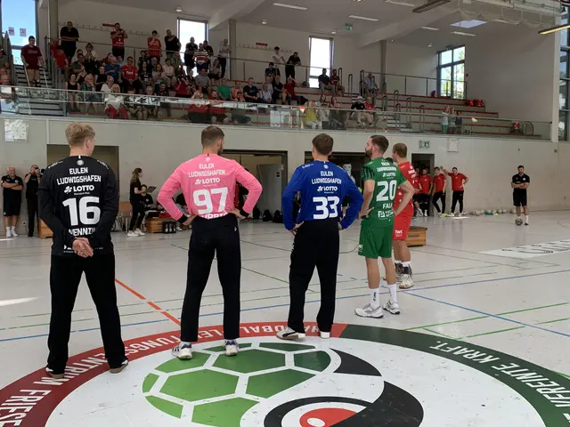 Die neuen Eulen-Trikots von hinten | Foto: Michael Sonnick