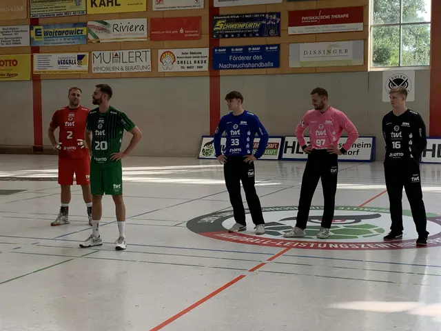 Die neuen Eulen-Trikots von vorne | Foto: Michael Sonnick