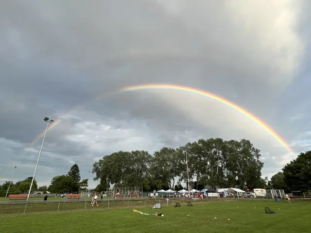 Am Ende eines Regenbogens liegt der Fußballplatz der 07er in Neuhermsheim | Foto: Aljoscha Kertesz