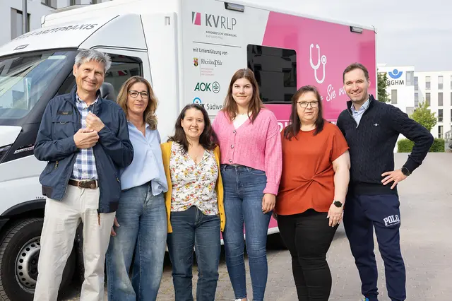 Das Team der Mobilen Arztpraxis: Dr. Frank Weyandt, Bianca Mees, Petra Viertel Munoz, Nadine Weber, Irmgard Liesenfeld und Peter Bunders | Foto: KV RLP