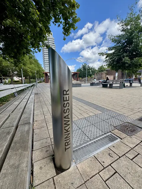 In der neuen Stadtmitte platziert: der vierte Trinkwasserbrunnen | Foto: SWK/gratis