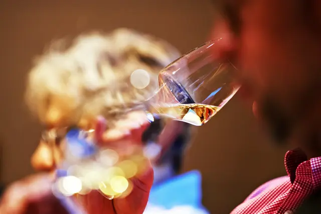 Wein und Genuss stehen im Mittelpunkt der Kerwe in Deidesheim | Foto: Tourist-Info Deidesheim