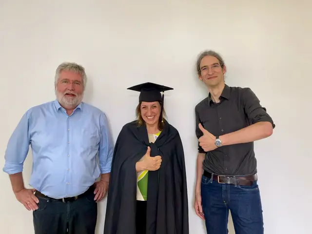 Prof. Dr. Stefan Müller, Gutachter von der Uni Koblenz, Gergana Lilligreen und  Prof. Dr. Alexander Wiebel, Betreuer von der Hochschule Worms haben allen Grund zur Freude. Glückwunsch an die erfolgreiche Promovendin! | Foto: Michael Lillegreen