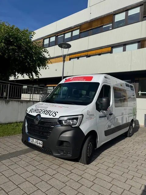 Die beiden Bürgerbusse werden liebevoll „Resi“ und „Elwetritsche“ genannt | Foto: Pressestelle VG Kirchheimbolanden