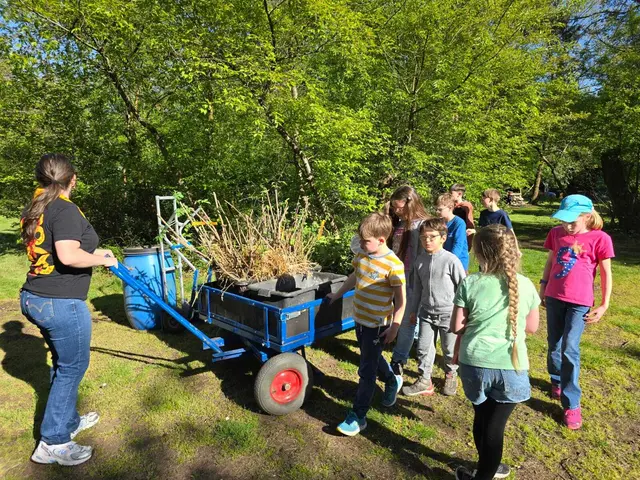 Die Vorbereitungen für die Benjeshecken beginnen | Foto: Berthold Müller