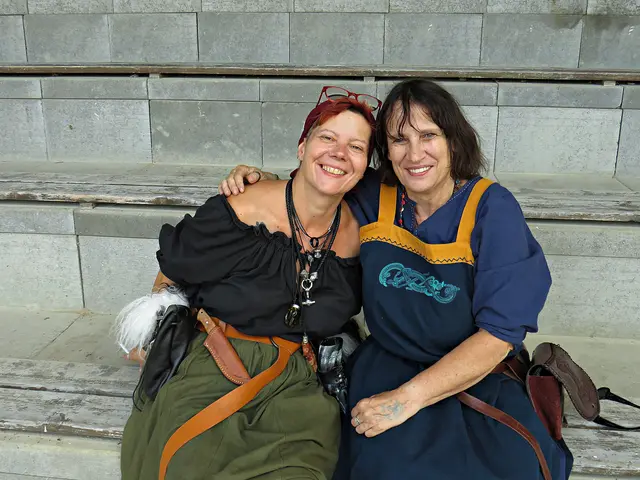 Sandra Eichstädt und Nicole Fücks in historische Kleidung gewandet | Foto: Brigitte Melder