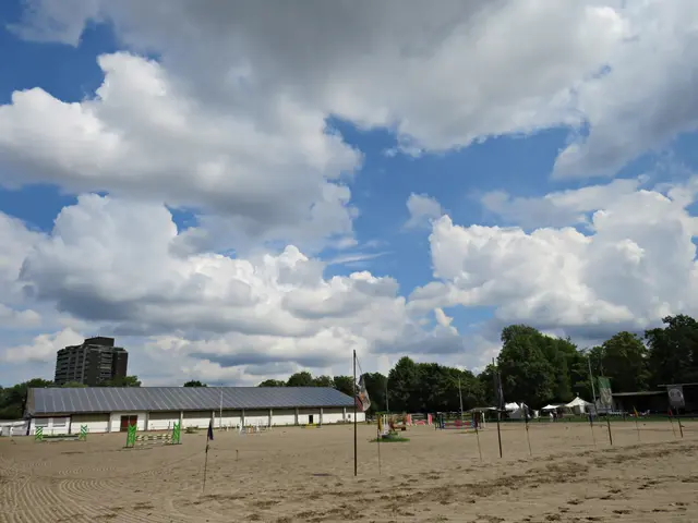 Wolken über dem Fest, aber es blieb trocken | Foto: Brigitte Melder