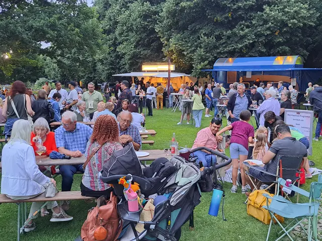 Genussreiche Stunden standen bei dem Weintastival der Gartenschau auf dem Programm | Foto: Monika Klein