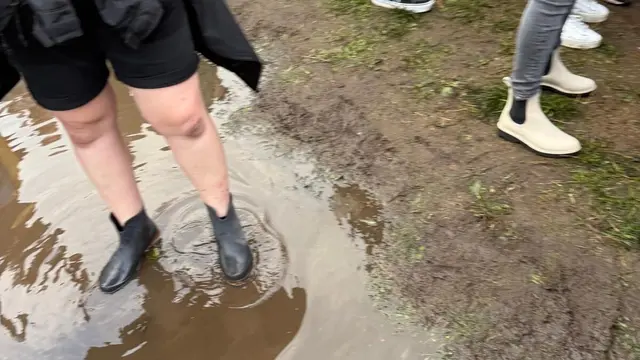 Fest-Besucher sind auf jedes Wetter vorbereitet. | Foto: Thorsten Kornmann