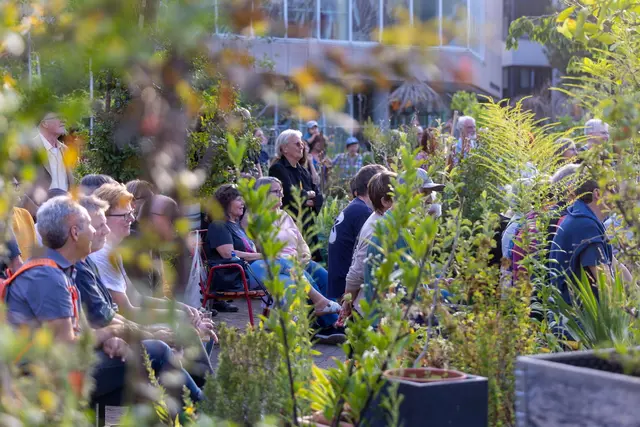 Durch die Blumen | Foto: Johann-Peter Melder