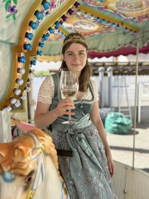 Eva Winkelmann ist die 75. Duttweiler Weinprinzessin. Am Freitag, 8. August, wird ihre Nachfolgerin gekrönt. | Foto: Kay Lützel