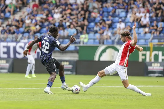Kennedy Okpala (Nr. 32) erzielte beim Testspiel gegen Emmen das 1:1. | Foto: Adler/PIX-Sportfotos